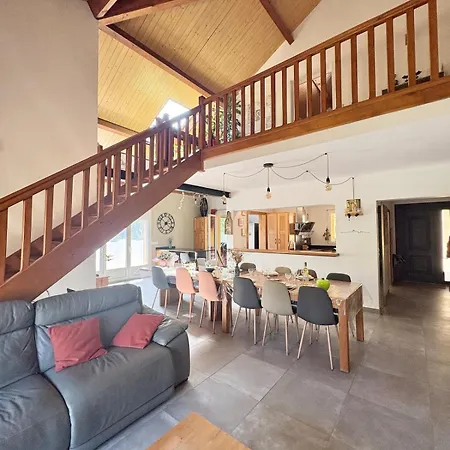 L'alouette L Grande Maison Familiale & Paisible Au Coeur De St Pierre De Trivisy Saint-Pierre-de-Trivisy